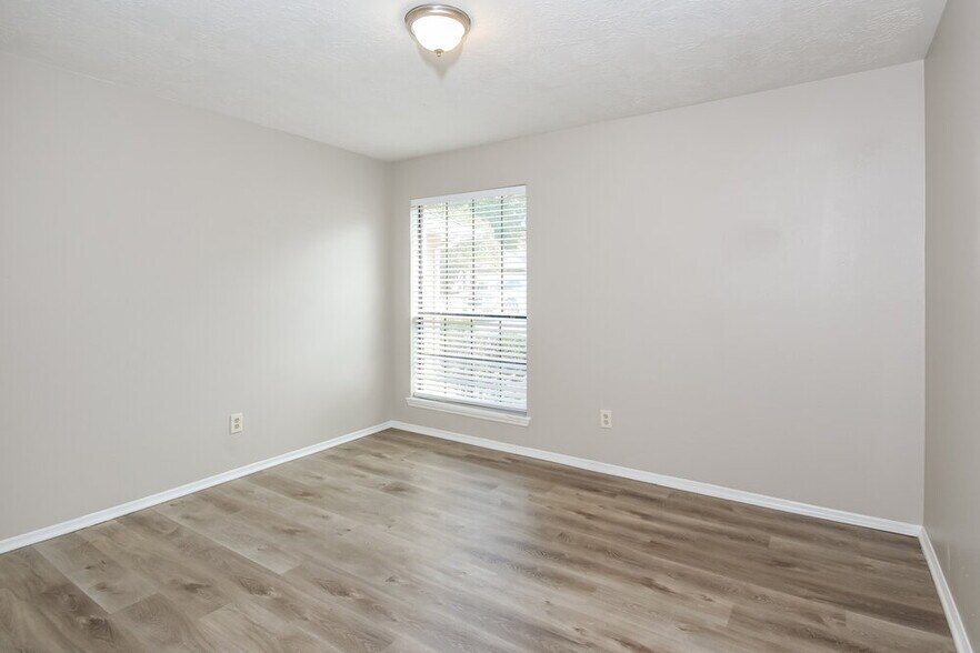 Building Photo - 7049 Ivy Pointe Row