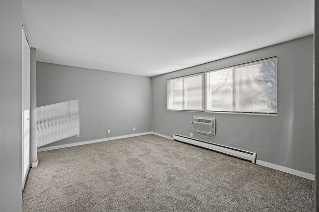 Building Photo - Spacious 1/BR/1 Bath Available Now!