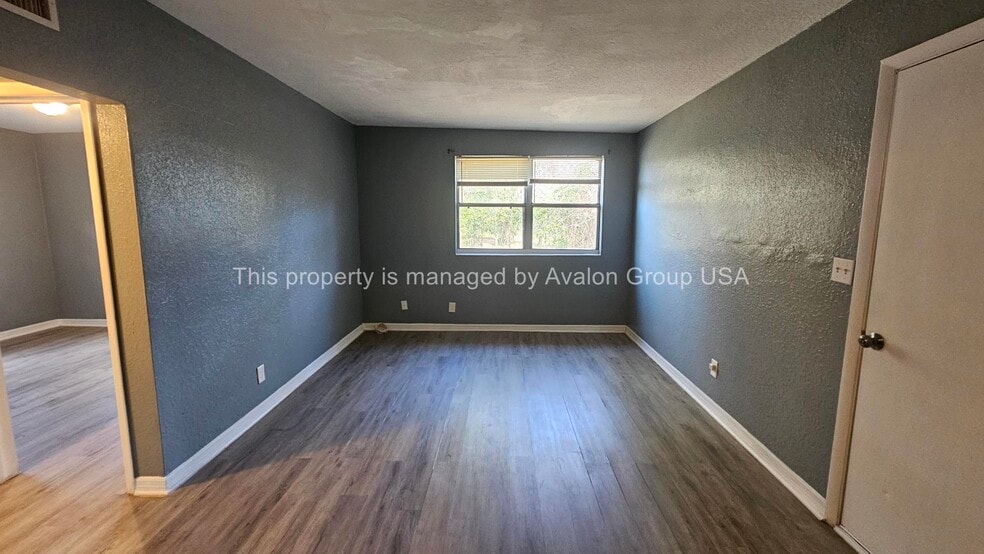 Building Photo - 1459 W 20th St