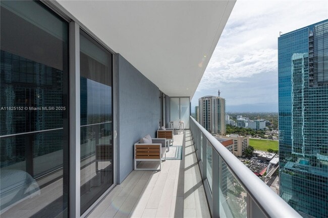 Building Photo - 1300 Brickell Bay Dr