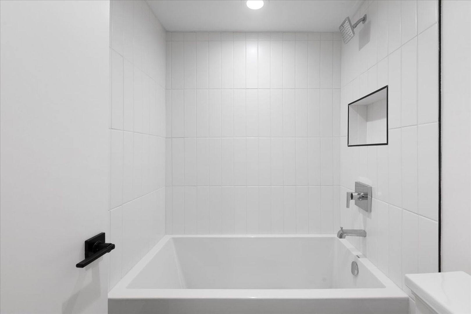 Building Photo - 2023 N Drake Ave