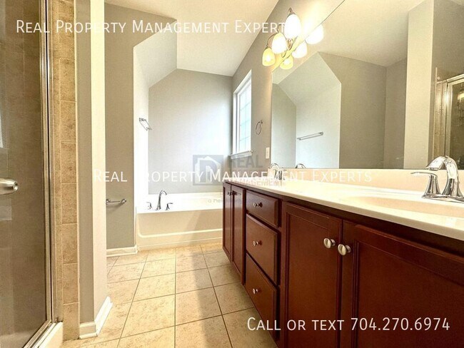 Building Photo - 13102 Heath Grove Dr
