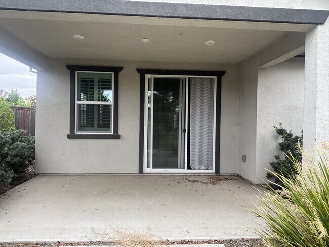 Building Photo - 608 Somerset Way