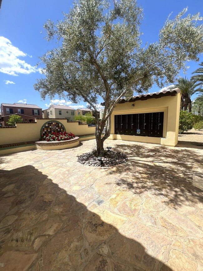 Building Photo - COMING SOON!!3 Bed 3 Bath Condo in Spanish...