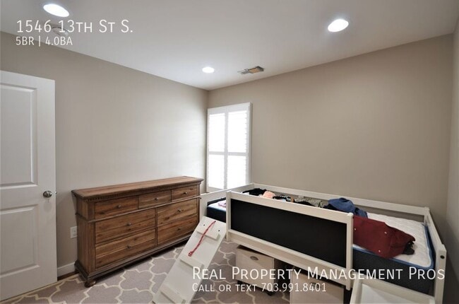 Building Photo - 1546 13th St S