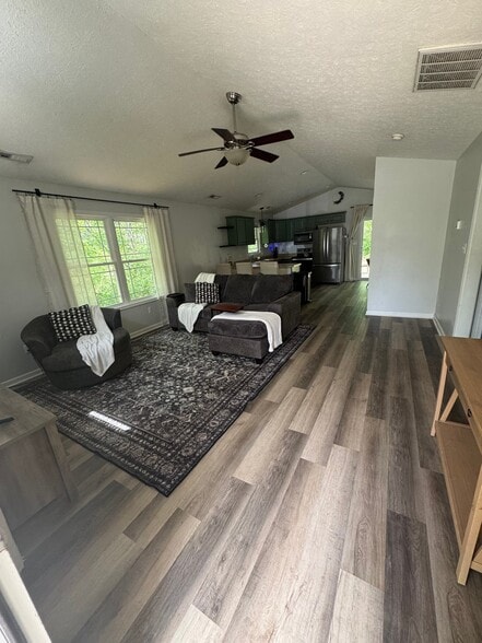 Building Photo - 4647 Ferncliff Dr