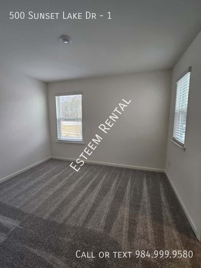 Building Photo - 500 Lake Dr