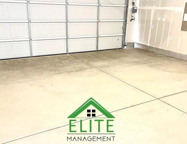 Building Photo - Impeccable 3-Bedroom, 2-Bath Home in the H...
