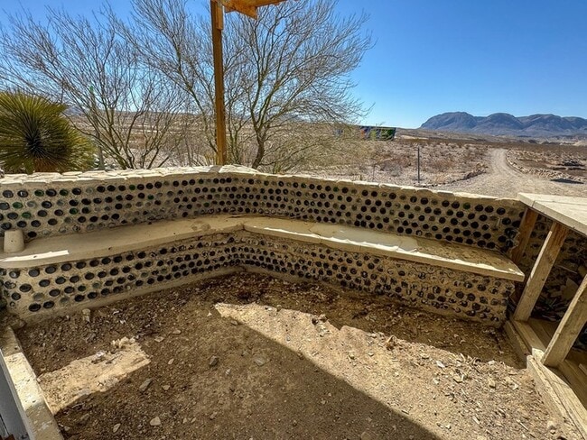 Building Photo - 400 N Smiling Dog Trail