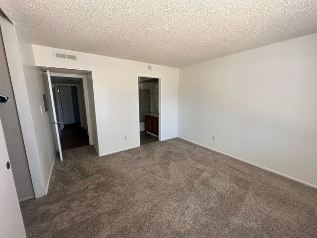 Building Photo - Elegant 4-Bedroom, 3-Bath Home in Prime Cul-de-Sac Location