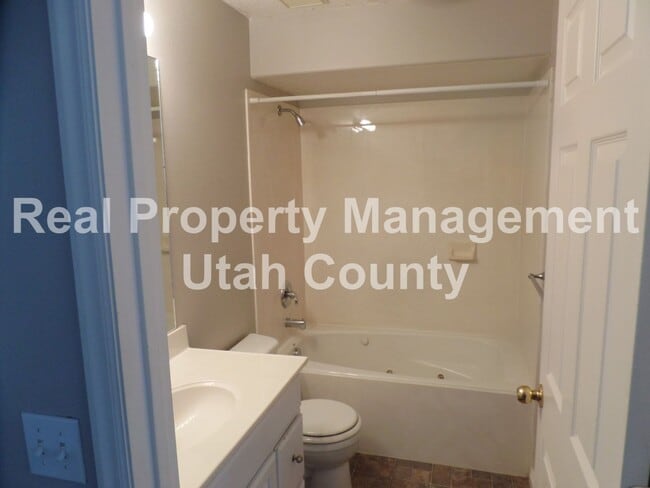 Building Photo - Eagle Mountain Condo