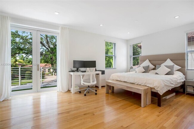 Building Photo - Southwest 20th Road, Miami, FL 33129 - 3 BR 2.5 BA single-family home