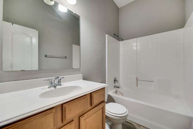 Building Photo - 2609 Lake Ridge Dr