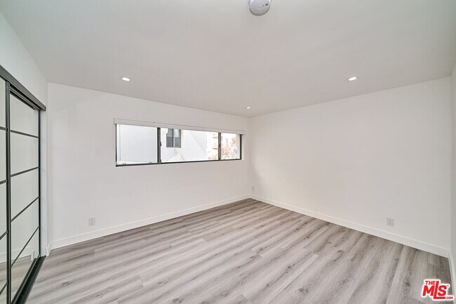 Building Photo - 137 S Maple Dr