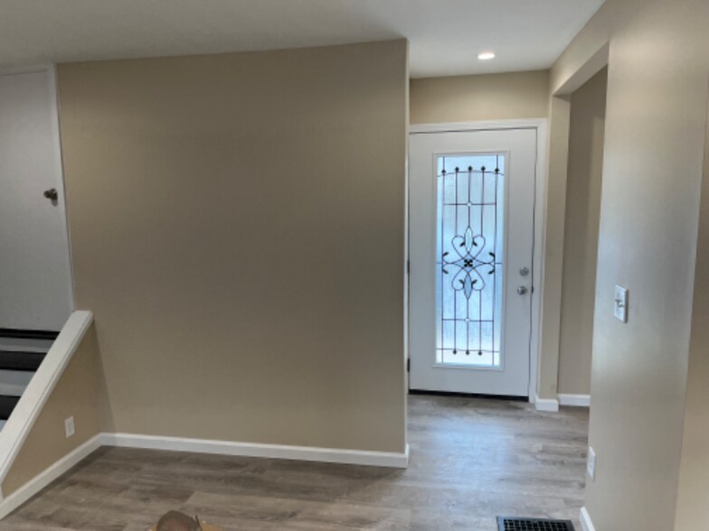 Building Photo - 1177 Lisbon St