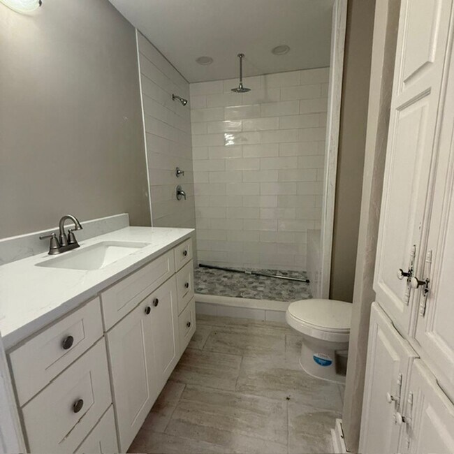 Building Photo - Bay Front Condo for Rent