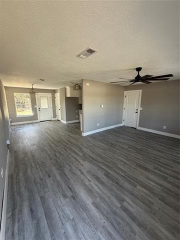 Building Photo - 6801 Lakeview Dr