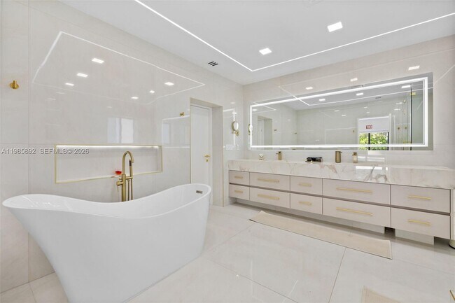 Building Photo - 1117 Adams St