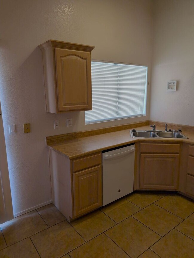 Building Photo - 73 S Cypress Ct