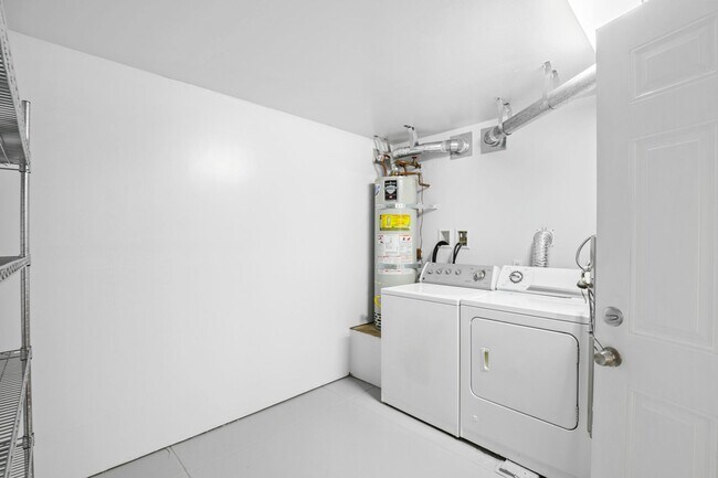 Building Photo - 5200
