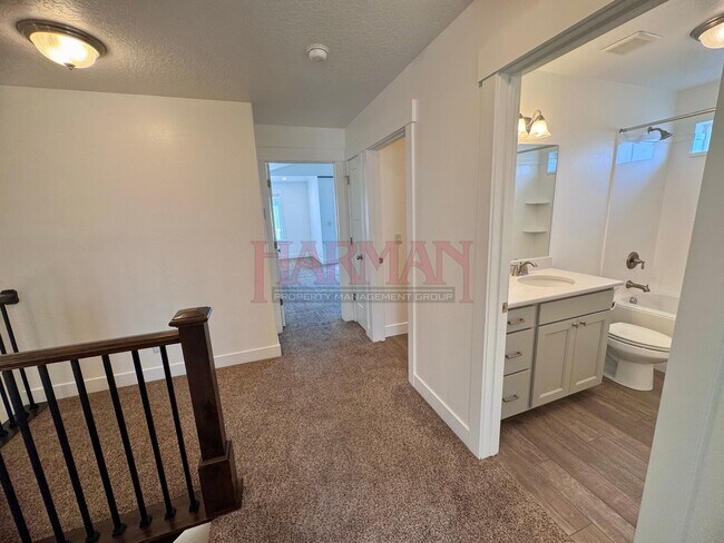Building Photo - 1008 E 120 S
