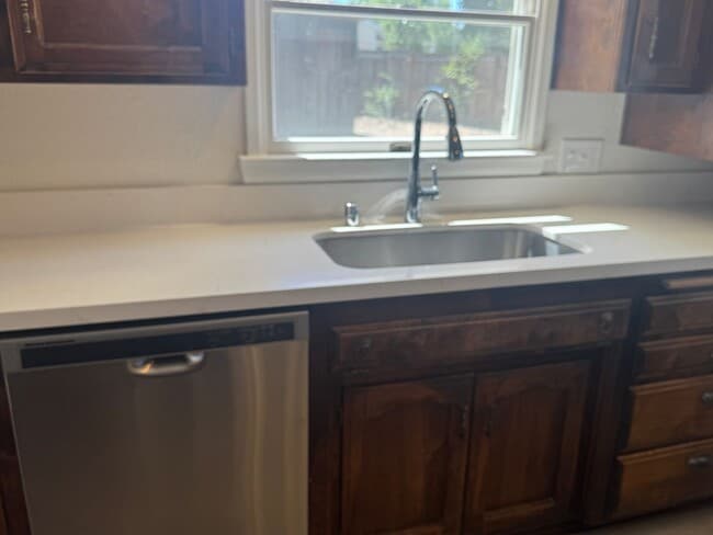 Building Photo - 3 Bedroom, 2 Bath Home for Lease