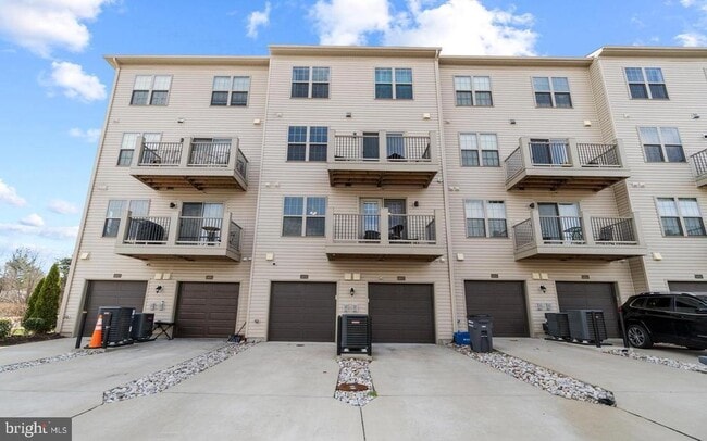 Building Photo - 14859 Chrysler Ct