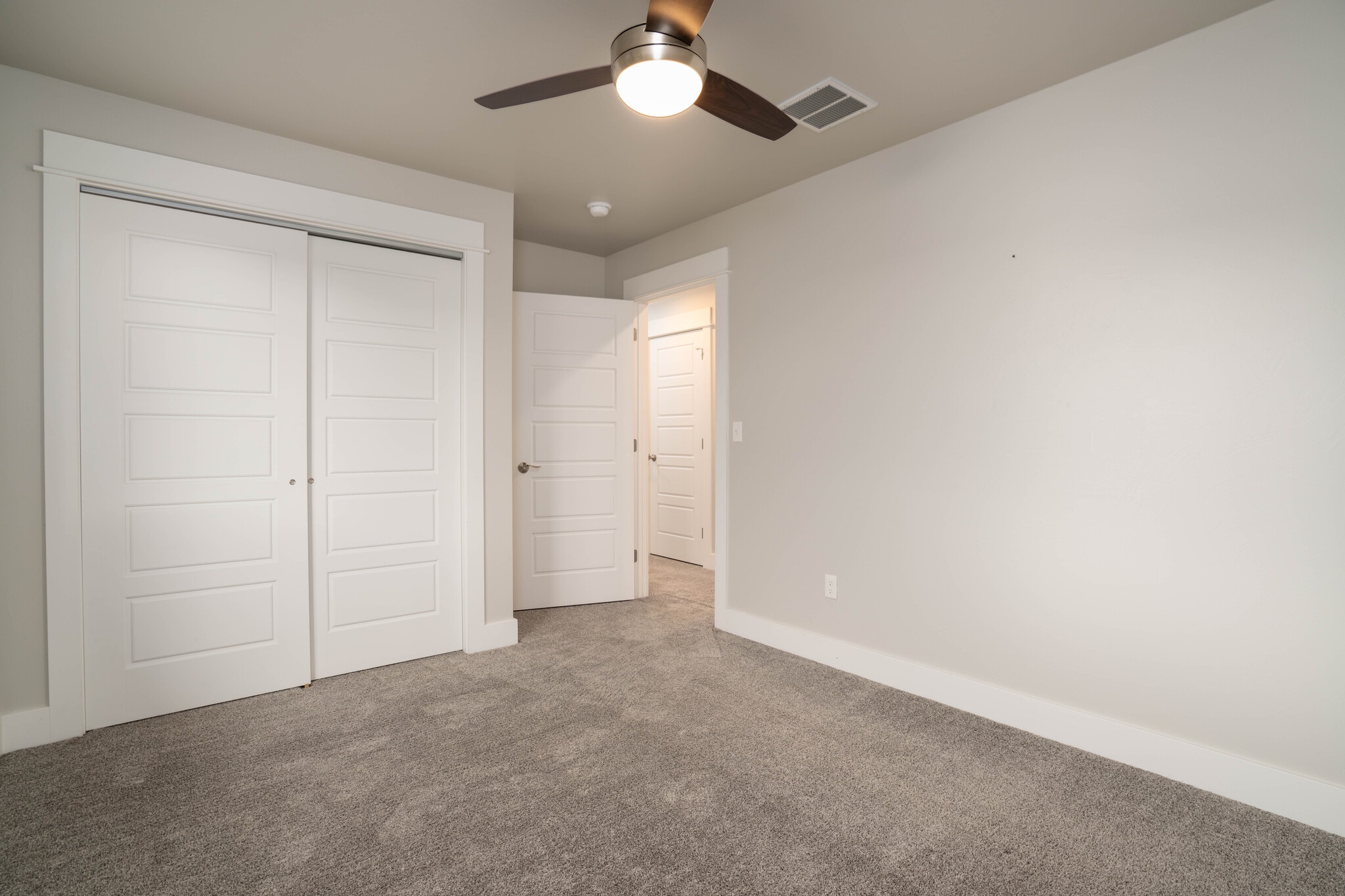 Building Photo - 1403 Happy Ln