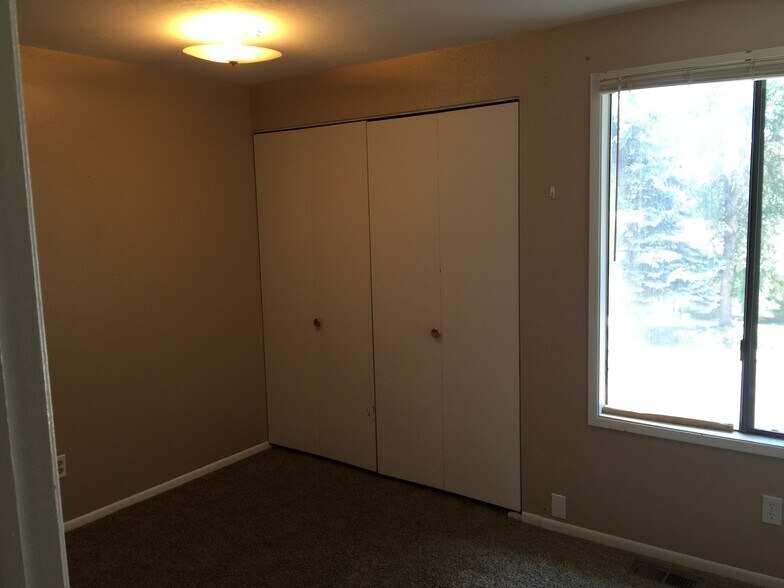 Building Photo - 140 NW Robert St