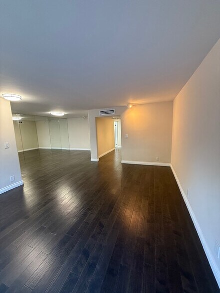 Building Photo - 434 S Canon Dr