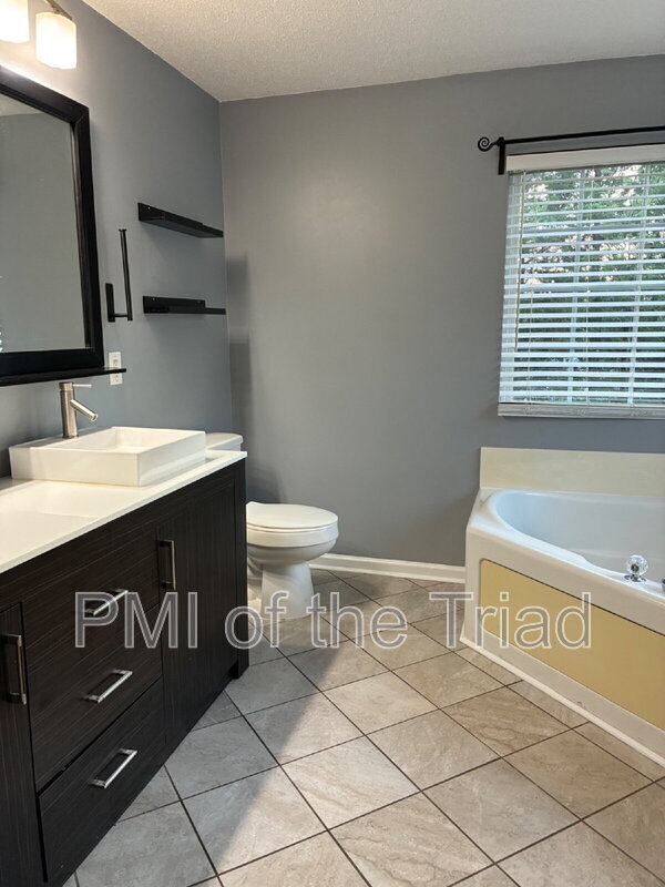 Building Photo - 3005 Windsor Creek Way