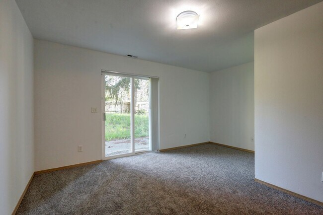 Building Photo - Charming 3 Bedroom Home Nestled Among the Trees in Bonney Lake – Spacious & Private