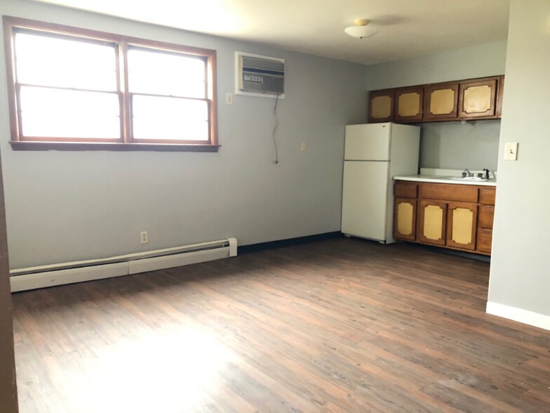 Building Photo - 1913 W 1st St