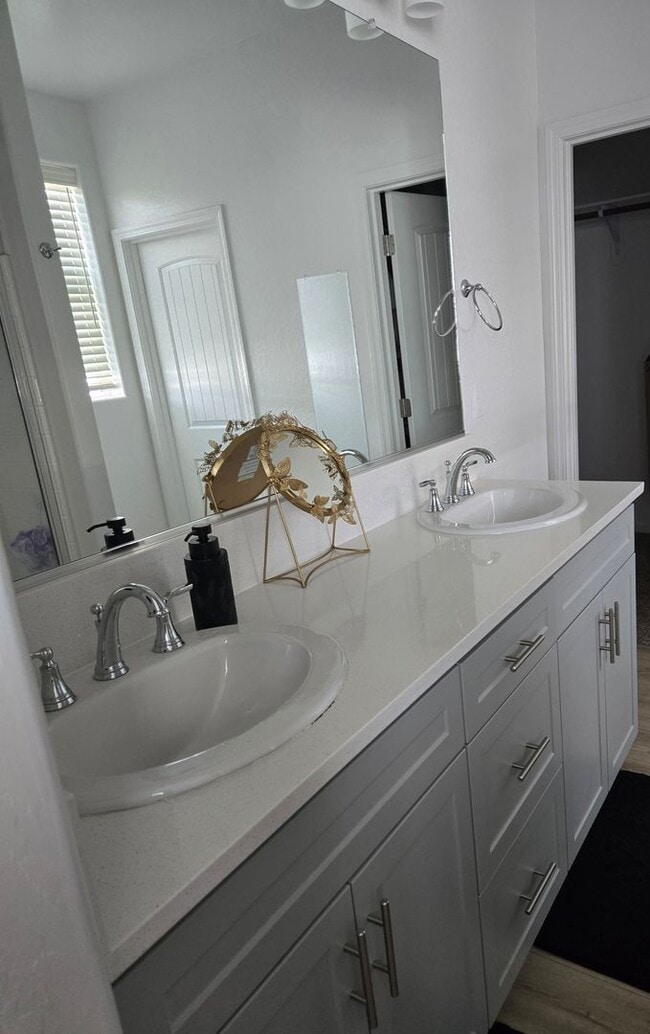 Building Photo - Home For Rent