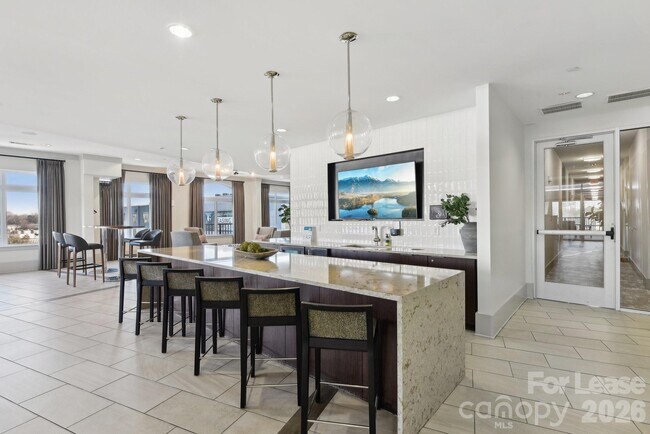 Building Photo - 905 Kenilworth Ave