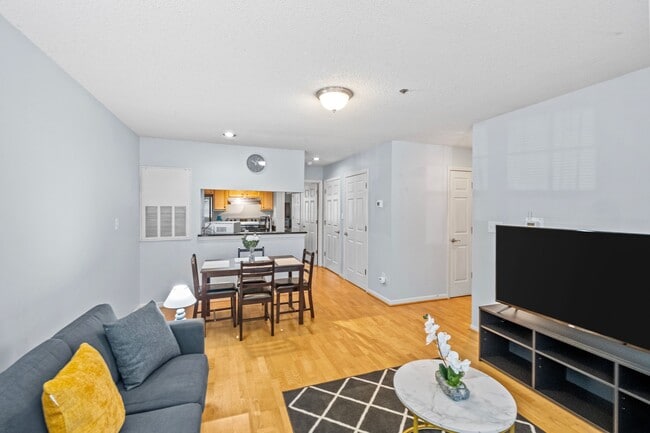 Building Photo - 525 Olmsted Park Pl