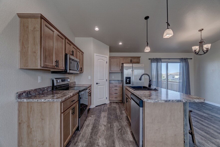 Building Photo - 6558 Abelia St