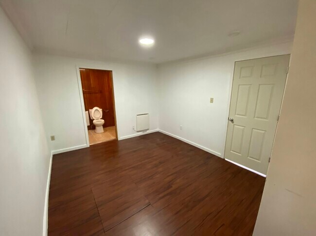 Building Photo - Chestnut Grove Village 17, 18, 19