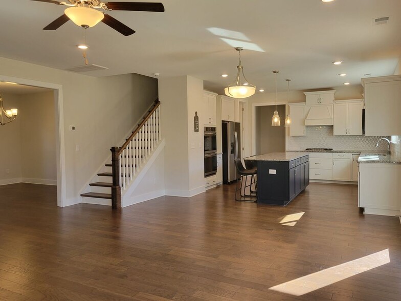 Building Photo - 1717 Buttonwood Lp