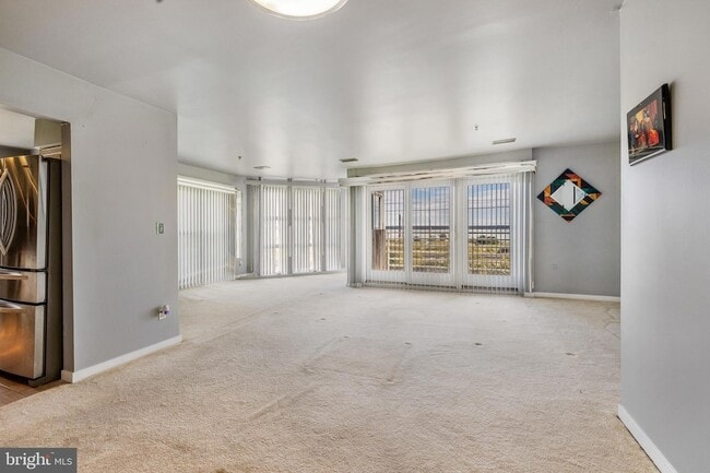 Building Photo - 5213 Le Parc Dr