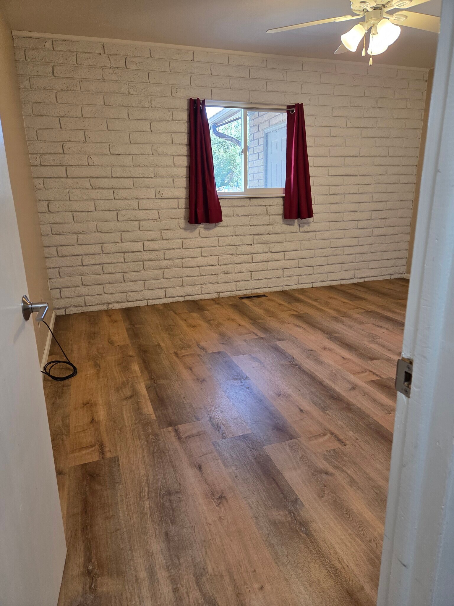 Back/primary bedroom - 610 N Orchard Ave