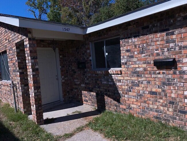Building Photo - 1547-1547 La Annie Dr