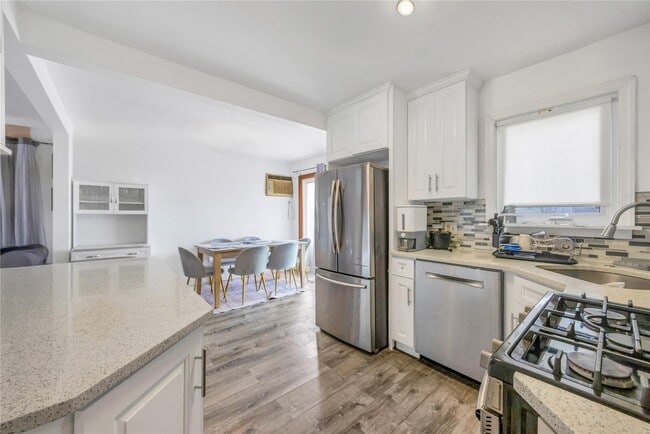 Building Photo - 933 Fenworth Blvd