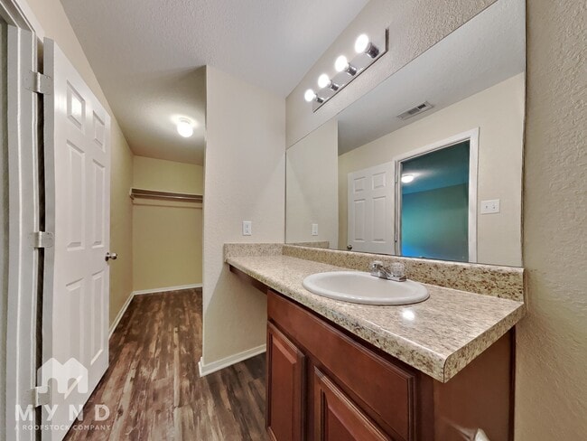 Building Photo - 301 Westwood Dr