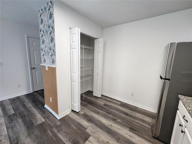 Building Photo - 701 Cresting Oak Cir