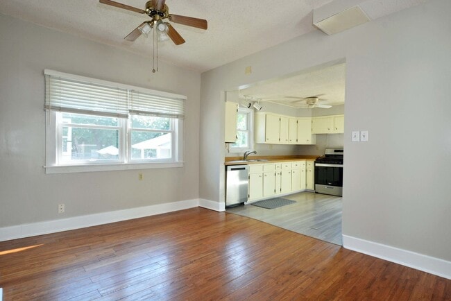 Building Photo - Beautiful 3-Bed 1.5-Bath Home in St. Paul!