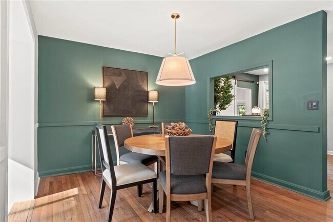 Building Photo - 1333 Victor Rd NE