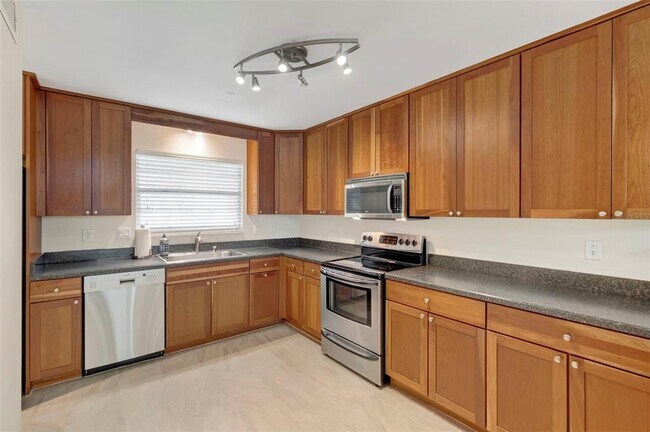 Building Photo - 2700 Bayshore Blvd