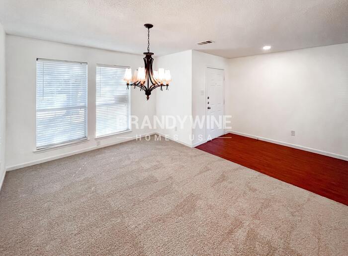 Building Photo - 1343 Prairie Dr