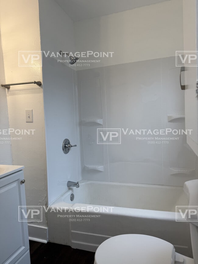 Building Photo - 700 S Baird St